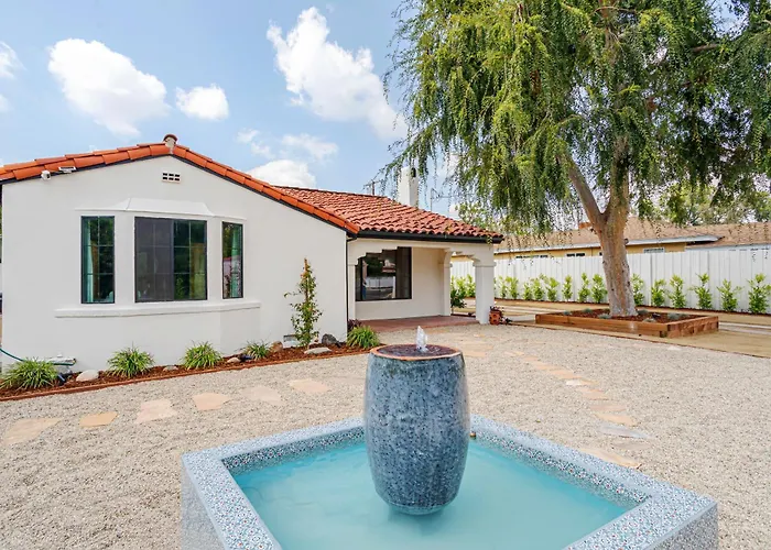 Designer 2 Bed Near Universal Sleeps 8 Hot Tub